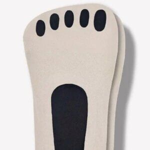 Ondo yoga, pilates, barre socks NEW Size Large Color Sand/beige